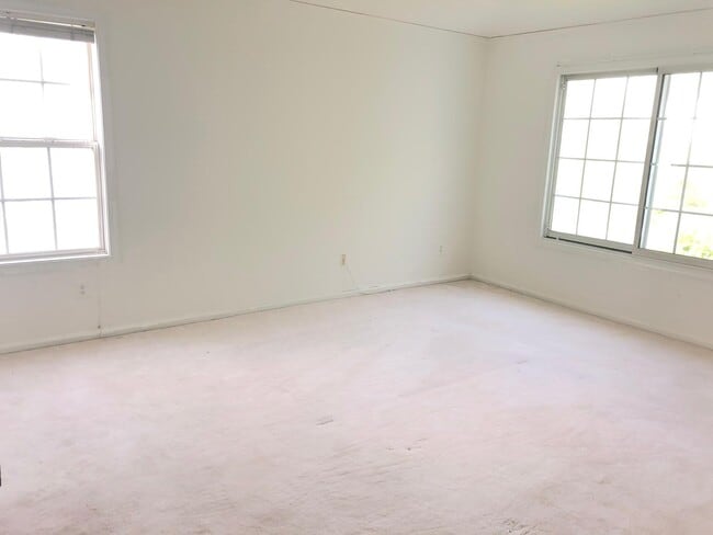 632 Waterford Dr in Edison, NJ - Building Photo - Building Photo