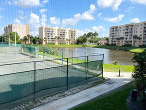 2828 Tennis Club Dr-Unit -207 in West Palm Beach, FL - Building Photo - Building Photo