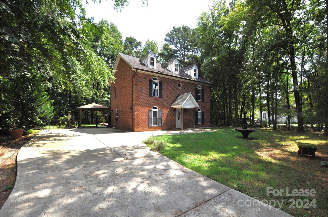 1710 Kimway Ct in Matthews, NC - Building Photo