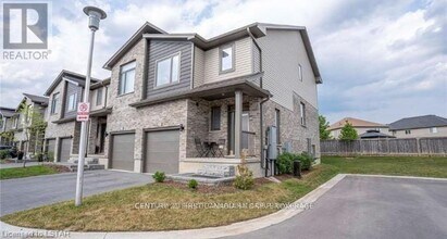 1960-1960 Dalmagarry Rd in London, ON - Building Photo - Building Photo