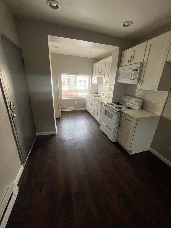 908 E Schiller St in Philadelphia, PA - Building Photo - Building Photo