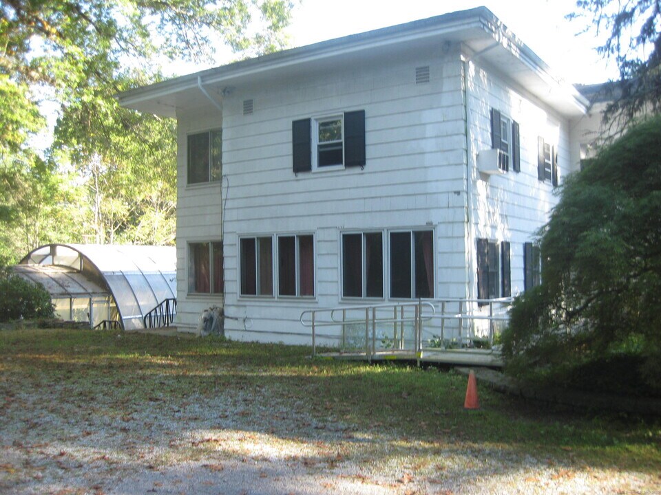 109 Webbs Hill Rd in Stamford, CT - Building Photo