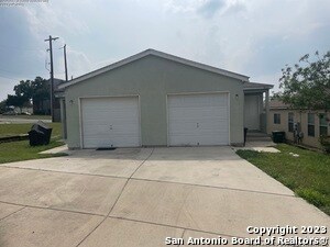 4423 Terra Summit Rd in San Antonio, TX - Building Photo