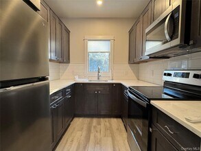 32 NY-343, Unit 3 in Millbrook, NY - Foto de edificio - Building Photo