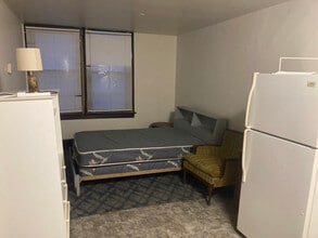 3431 W Kilbourn Ave, Unit 9 in Milwaukee, WI - Building Photo - Building Photo