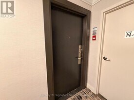 31 Four Winds Dr in Toronto, ON - Building Photo