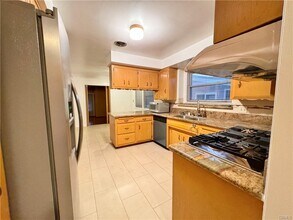 15909 Vincennes St in Los Angeles, CA - Building Photo - Building Photo