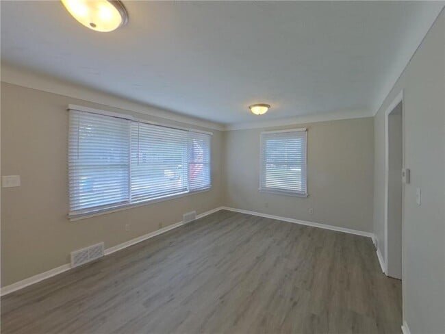 56 West Rd in Circle Pines, MN - Foto de edificio - Building Photo