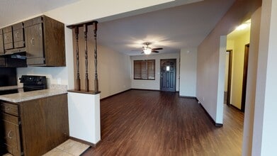 340 W Jewell St in Russell, KS - Building Photo - Building Photo