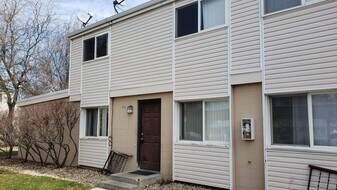 900 S Curtis Rd in Boise, ID - Building Photo