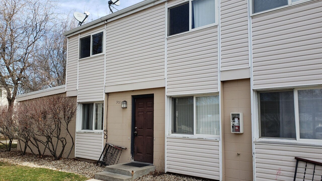 900 S Curtis Rd in Boise, ID - Building Photo