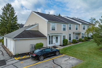 Windsor Park Estates in Copley, OH - Foto de edificio - Building Photo