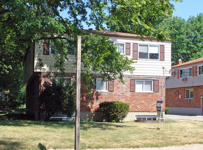 6118 Stover Ave in Cincinnati, OH - Foto de edificio - Building Photo