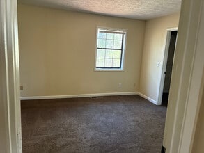 Room in Townhome on Patterson Cir in Lawrenceville, GA - Building Photo - Building Photo