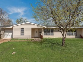 165 Eisenhower Blvd in Denison, TX - Building Photo