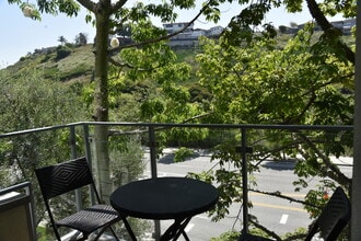 12655 Bluff Creek Dr, Unit 232 in Los Angeles, CA - Building Photo - Building Photo