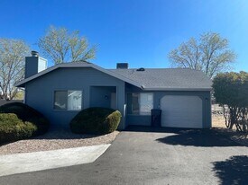 8412 E Lakeshore Dr in Prescott Valley, AZ - Building Photo