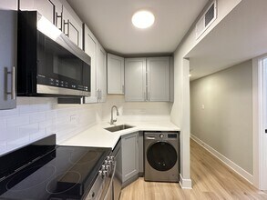 1225 N La Salle Dr, Unit J00W in Chicago, IL - Foto de edificio - Building Photo