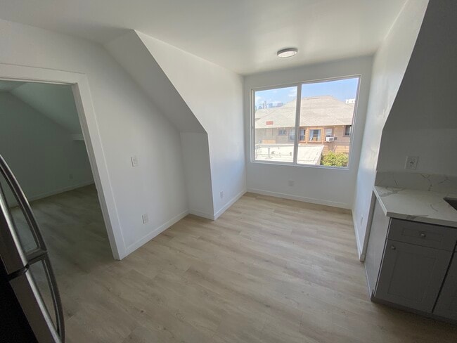 1917 E 2nd St, Unit 3 in Los Angeles, CA - Foto de edificio - Building Photo
