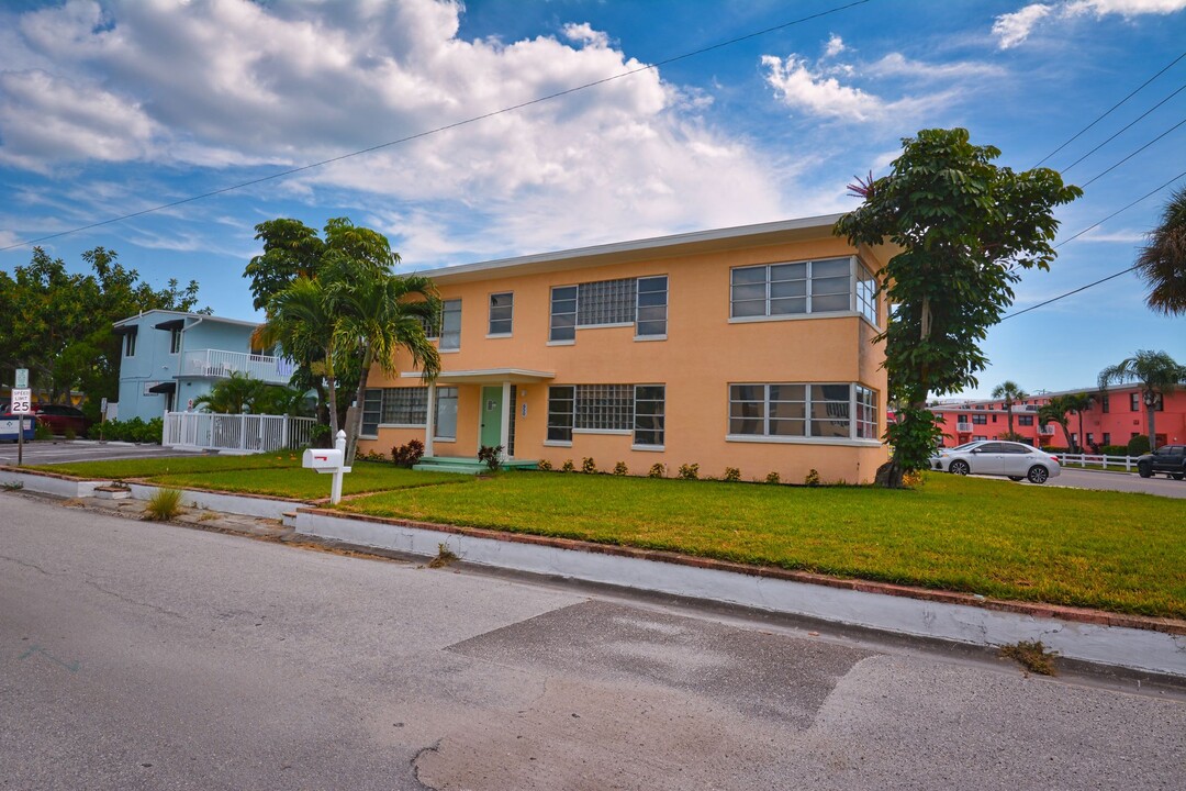 650 70th Ave in St Pete Beach, FL - Building Photo