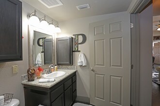 Nueces Lofts in Corpus Christi, TX - Foto de edificio - Interior Photo