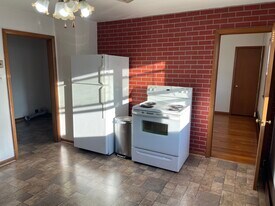 100 Pilgrim Ave, Unit 2 in Worcester, MA - Building Photo