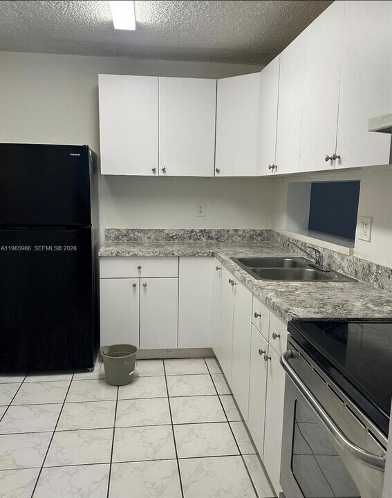 8500 SW 133rd Avenue Rd, Unit 121 in Miami, FL - Foto de edificio