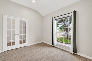 1814 Midnight Ln in Houston, TX - Building Photo