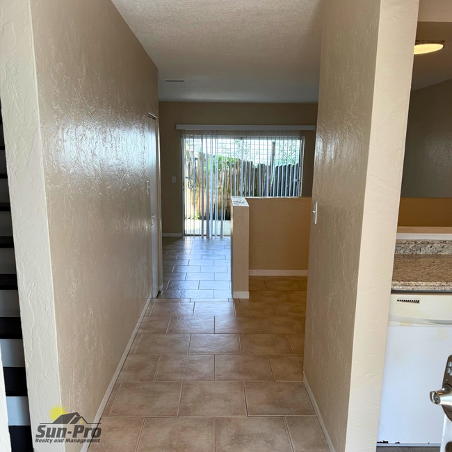 410 Butler Blvd in Daytona Beach, FL - Foto de edificio - Building Photo