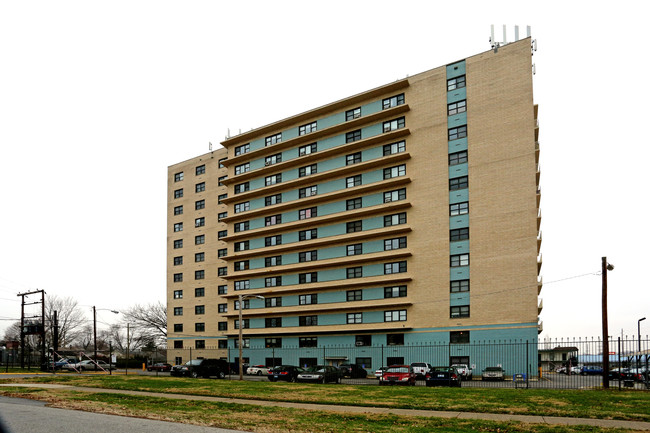 The Brown Suburban in Louisville, KY - Building Photo - Building Photo