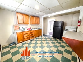 166 Eastern Ave, Unit 3 in St Johnsbury, VT - Building Photo - Building Photo