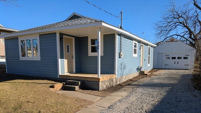906 S 1st St in Oskaloosa, IA - Building Photo - Building Photo