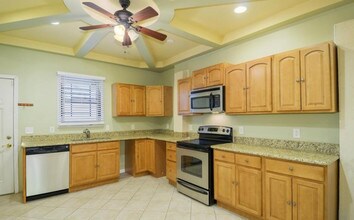 2326 E Fayette St in Baltimore, MD - Building Photo - Building Photo