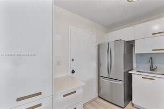 10101 E Bay Harbor Dr in Bay Harbor Islands, FL - Building Photo - Building Photo