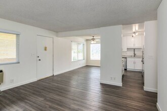 3030 Montrose Ave in Glendale, CA - Building Photo - Building Photo