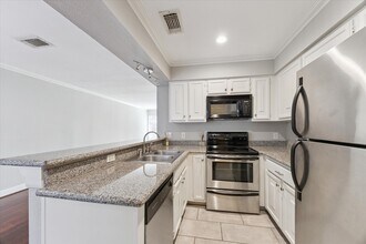 2501 Bering Dr in Houston, TX - Building Photo - Building Photo