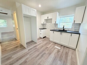 3167 S 700 E in Millcreek, UT - Foto de edificio - Building Photo