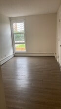 9325-9104 104 Ave NW in Edmonton, AB - Building Photo - Building Photo