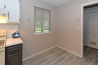 994 Heritage Vlg in Southbury, CT - Building Photo - Building Photo