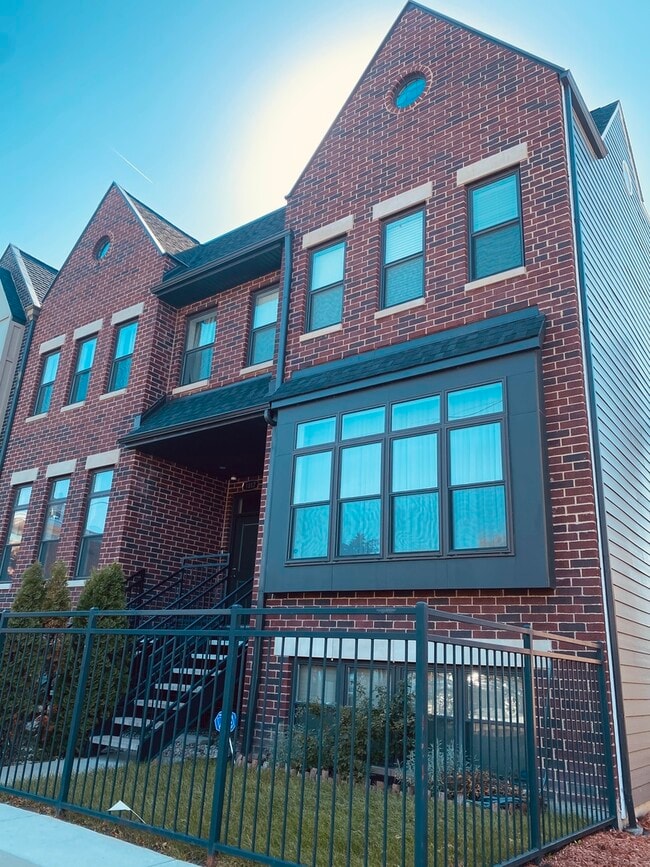 property at 1015 E 43rd St