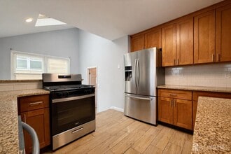 6 Allison Dr in East Brunswick, NJ - Building Photo - Building Photo