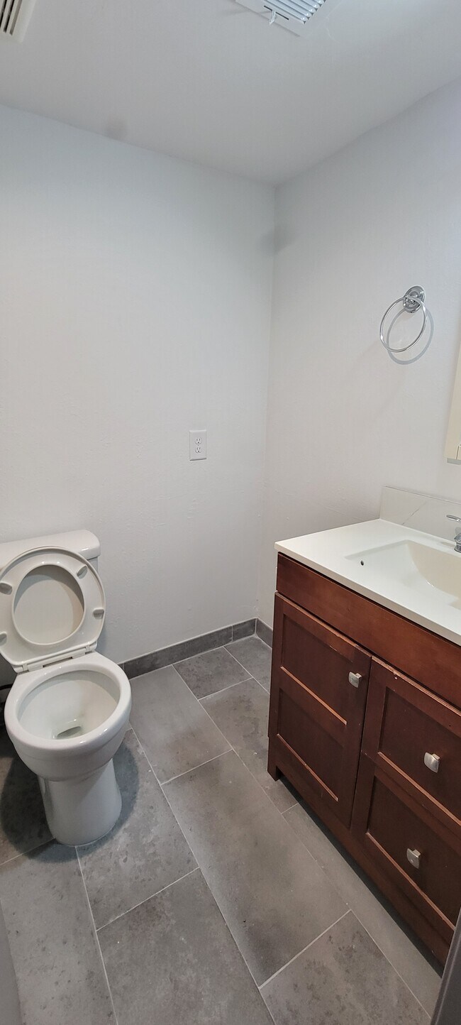 7142 N Holiday Dr, Unit Port Aux Prince N Holiday Drive in Galveston, TX - Foto de edificio - Building Photo