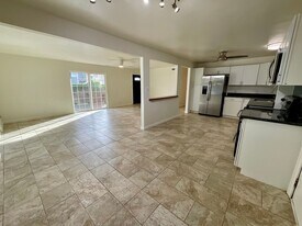 87-059 Waianae Valley Rd in Waianae, HI - Building Photo