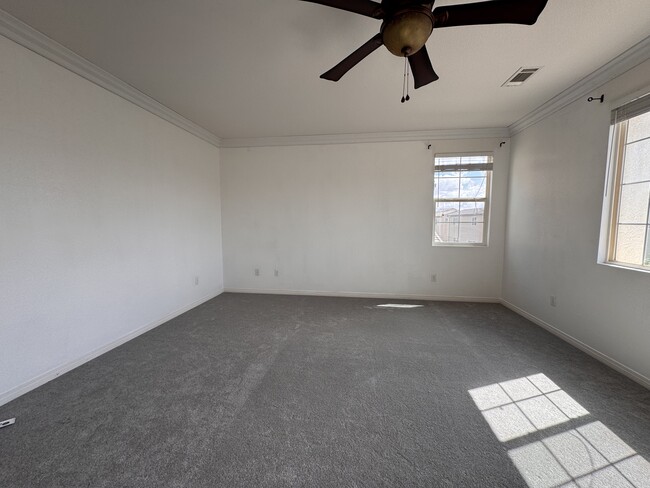 5910 Tandil Way in Bakersfield, CA - Building Photo - Building Photo