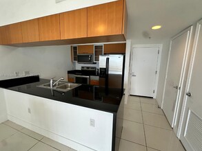 1750 N Bayshore Dr, Unit 2906 in Miami, FL - Foto de edificio - Building Photo