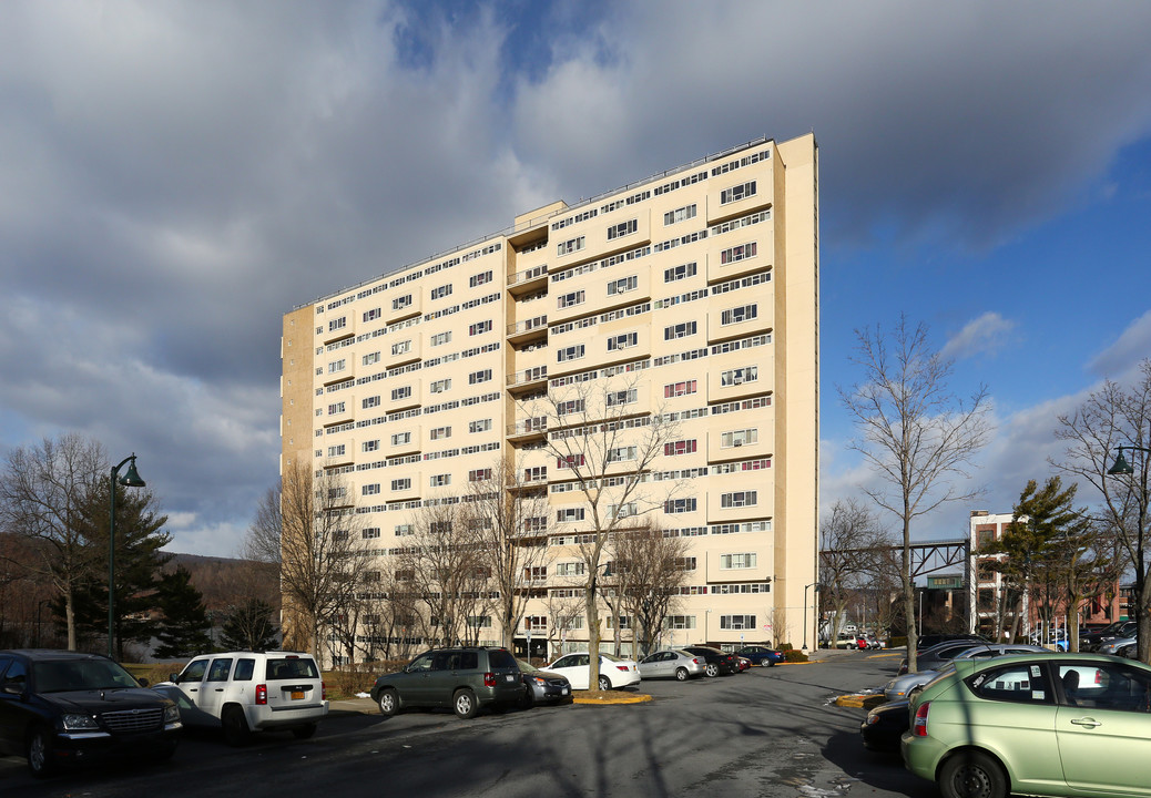 Rip Van Winkle House Apartments in Poughkeepsie, NY - Building Photo