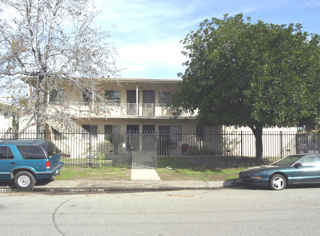 6101 Tujunga Ave in North Hollywood, CA - Foto de edificio - Building Photo