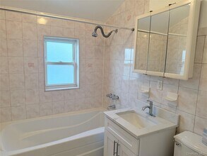 147-17 249th St in Queens, NY - Building Photo - Building Photo