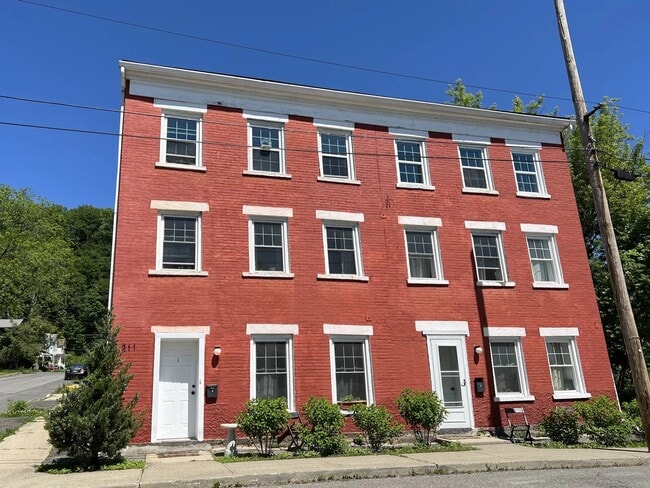 211 Catherine St, Unit 211