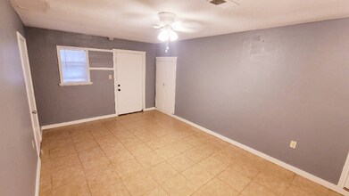 4417 N Heron Dr in Seabrook, TX - Building Photo - Building Photo